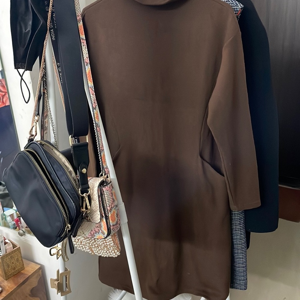 Beautiful Korean (highneck) dress - Picture 4 of 12